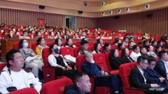 复杂的AI手艺为通俗易懂的言语